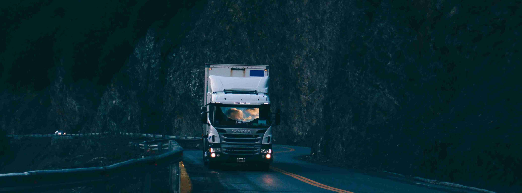 LKW bei Nacht Sicherung CarProTec